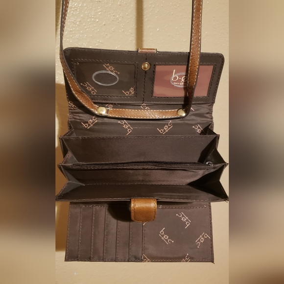 b.o.c crossbody wallet - Picture 5 of 10